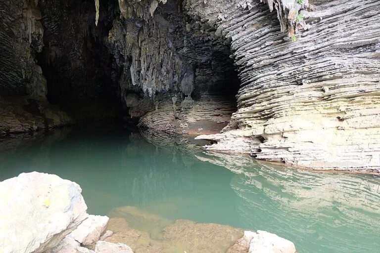 Travel photograph of Tu Lan